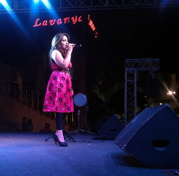 professional female singer jodhpur